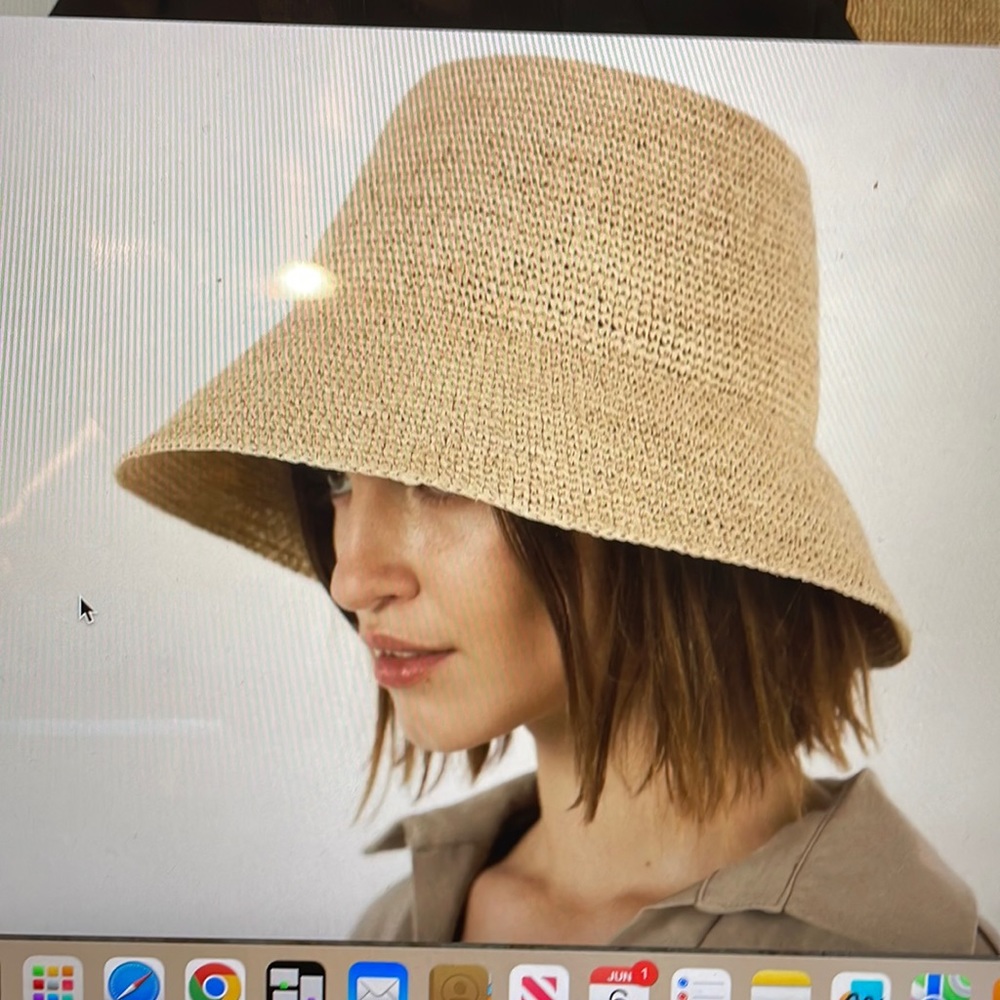 Janessa Leone Felix bucket hat